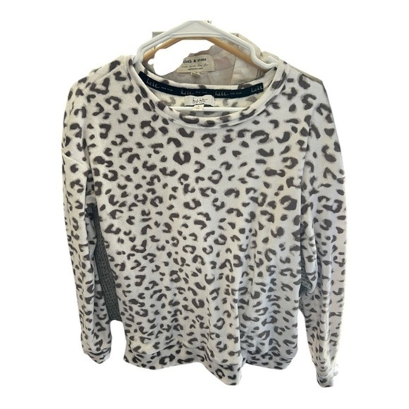 Nicole Miller New York Sweaters - Nicole Miller Gray Leopard Print Sweater